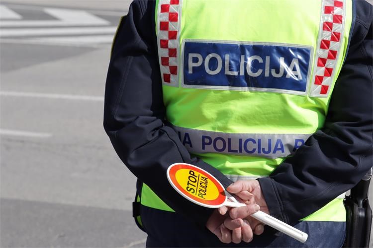 Slika /ILUSTRACIJE MUP NOVE 2021/Nadzor prometa Kc.jpg