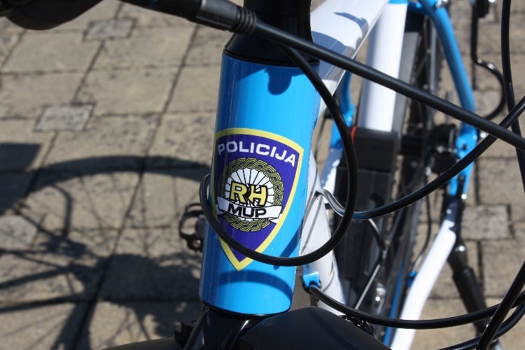 Slika /ILUSTRACIJE MUP NOVE 2021/bicikl policija.jpg