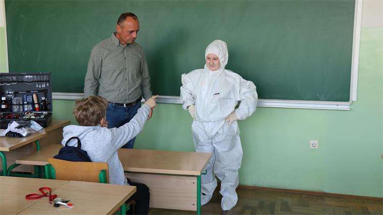 Slika FOTOGRAFIJE_shk/AA%20Nove/Ilustracije/Sli%C4%8Dni%20a%20razli%C4%8Diti.JPG